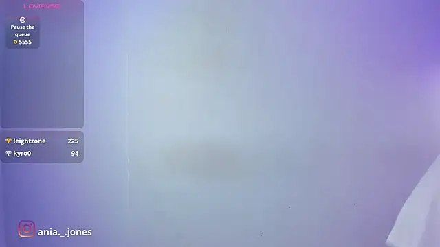 Snapshot of Ania_jones chatting on 12/23/24, 11:06 Ania jones online show from 12/23/24, 11:06