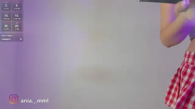 Snapshot of Ania_jones chatting on 02/04/25, 11:06 Ania jones online show from 02/04/25, 11:06