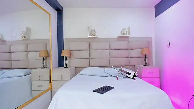 CinthiaCollins online show from 11/25/25, 08:31