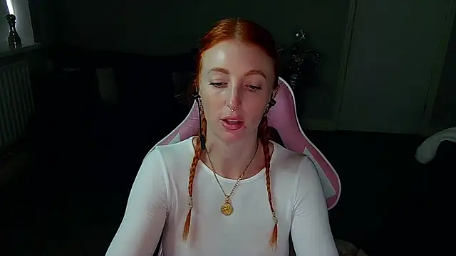 Snapshot of Red_firesquirt chatting on 01/29/25, 02:32 Red firesquirt online show from 01/29/25, 02:32