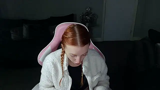 Snapshot of Red_firesquirt chatting on 02/20/25, 03:30 Red firesquirt online show from 02/20/25, 03:30