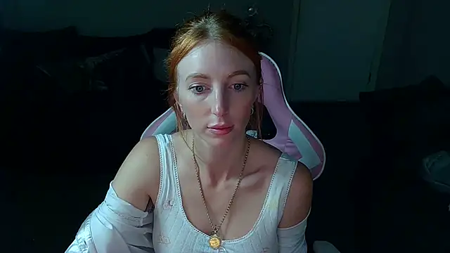 Snapshot of Red_firesquirt chatting on 10/16/25, 09:05 Red firesquirt online show from 10/16/25, 09:05