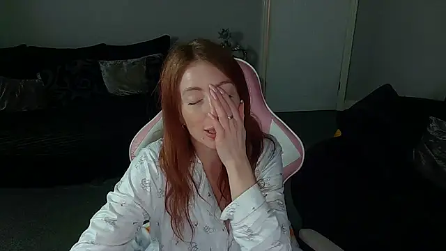 Red firesquirt online show from 03/26/26, 05:29