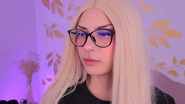 Misselektra   online show from 10/15/25, 04:01