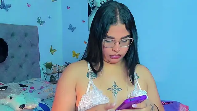 Snapshot of mabellfox chatting on 12/11/24, 04:53 mabellfox online show from 12/11/24, 04:53