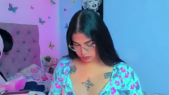 Snapshot of mabellfox chatting on 12/13/24, 04:05 mabellfox online show from 12/13/24, 04:05