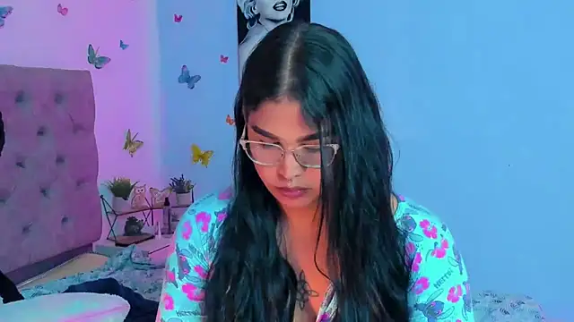 Snapshot of mabellfox chatting on 12/13/24, 07:10 mabellfox online show from 12/13/24, 07:10