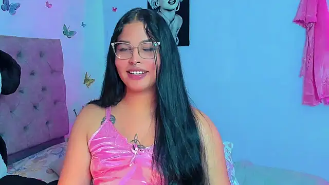 Snapshot of mabellfox chatting on 12/21/24, 12:53 mabellfox online show from 12/21/24, 12:53