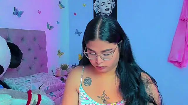 Snapshot of mabellfox chatting on 12/21/24, 06:23 mabellfox online show from 12/21/24, 06:23