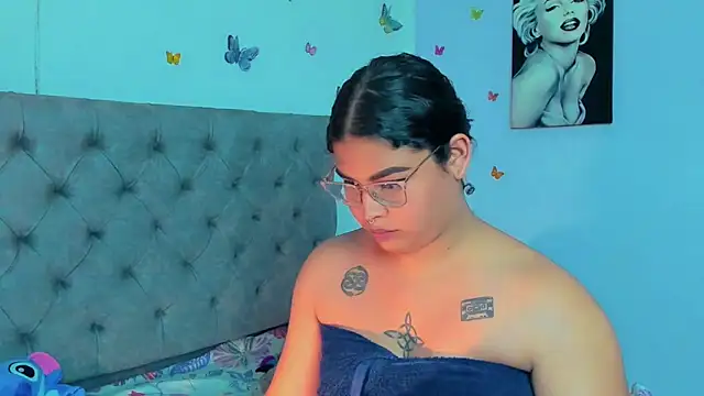 Snapshot of mabellfox chatting on 12/29/24, 02:17 mabellfox online show from 12/29/24, 02:17