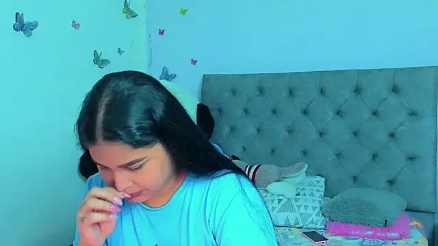 Snapshot of mabellfox chatting on 02/28/25, 04:10 mabellfox online show from 02/28/25, 04:10