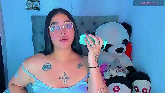 Snapshot of mabellfox chatting on 10/19/25, 05:24 mabellfox online show from 10/19/25, 05:24