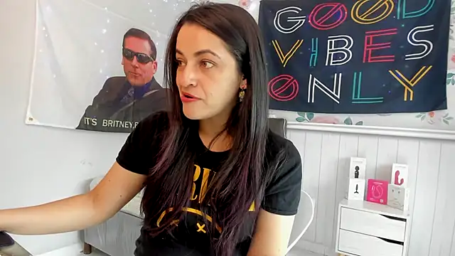 LovelyAzucena online show from 10/18/25, 03:13