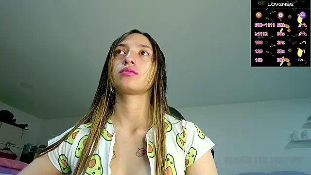 Snapshot of TiffanyBela chatting on 10/02/25, 02:18 TiffanyBela online show from 10/02/25, 02:18