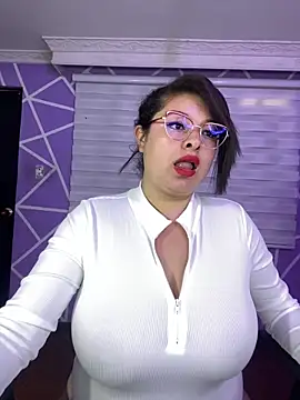 Snapshot of MiiaaJoness chatting on 05/26/26, 03:19 MiiaaJoness online show from 05/26/26, 03:19