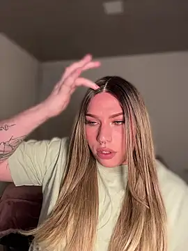 IsabellaFigueredo   online show from 03/18/26, 02:47