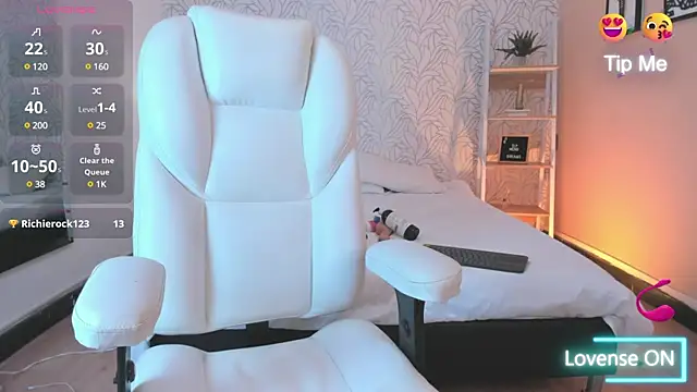 ayy falcon online show from 03/12/25, 09:56