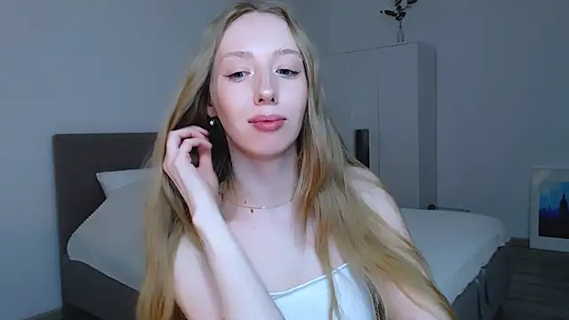 Luna insniity online show from 02/14/25, 01:56