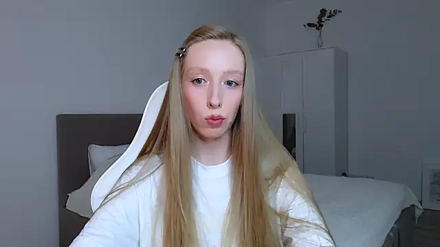 Luna insniity online show from 09/14/25, 07:57