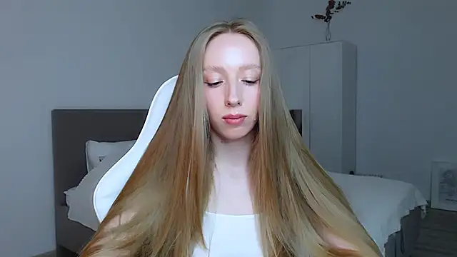 Luna insniity online show from 09/15/25, 06:52