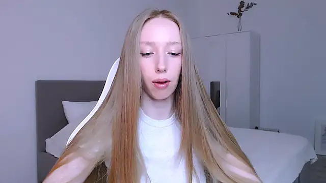 Luna insniity online show from 11/11/25, 08:09