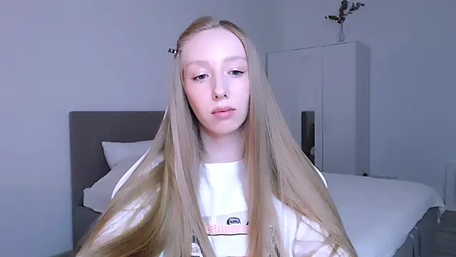 Luna insniity online show from 11/23/25, 09:14