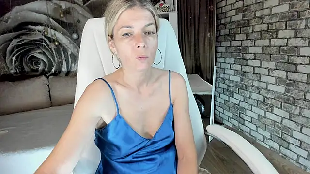 Snapshot of Eva_Melow chatting on 06/14/26, 02:30 Eva Melow online show from 06/14/26, 02:30