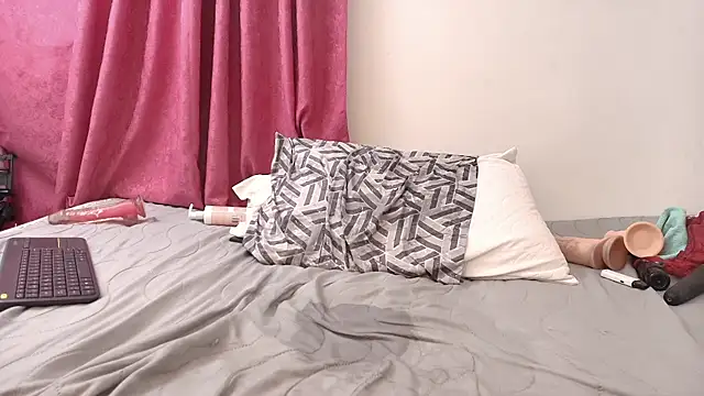 julia sweet 1 online show from 01/18/26, 11:30