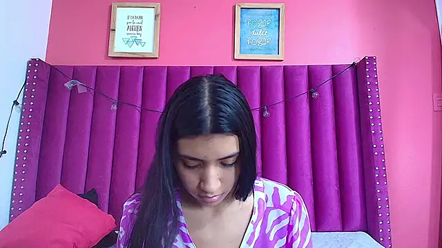 littlee emilyy  online show from 12/12/24, 06:10