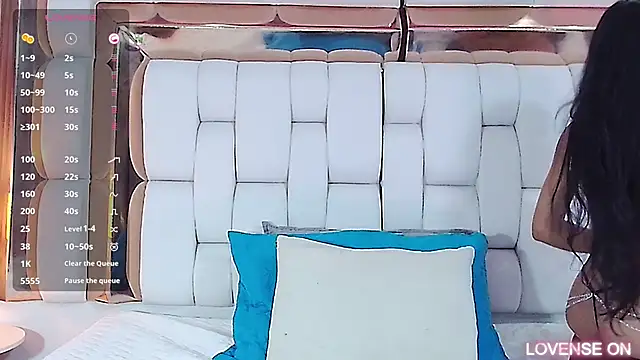 littlee emilyy  online show from 03/19/25, 09:06