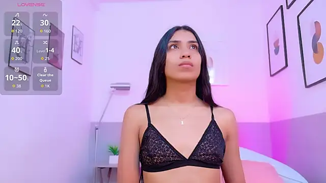 littlee emilyy  online show from 12/04/25, 11:24