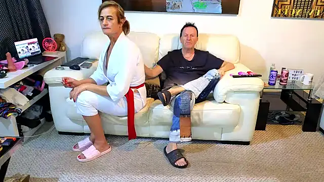 Snapshot of gigianddave chatting on 12/18/24, 10:24 gigianddave online show from 12/18/24, 10:24