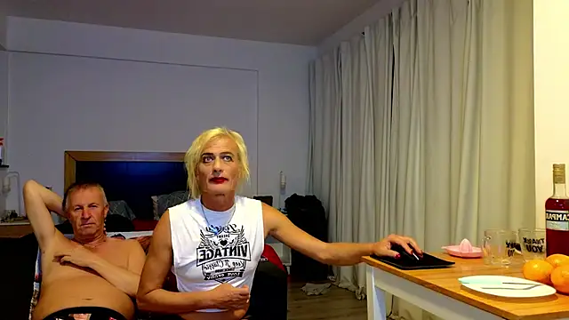 Snapshot of gigianddave chatting on 09/28/25, 12:05 gigianddave online show from 09/28/25, 12:05