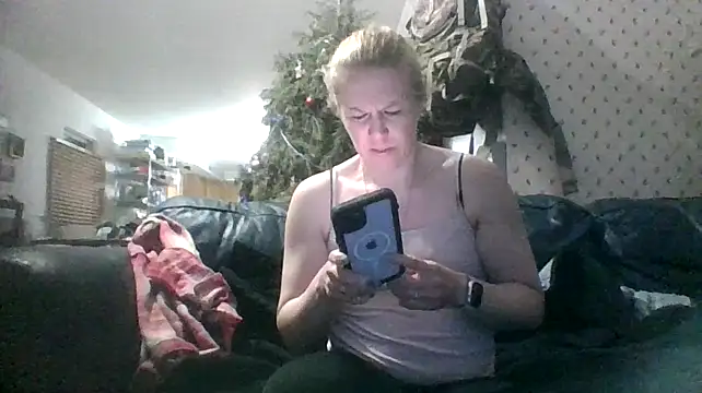 lisamatty4601 online show from 01/05/25, 12:31