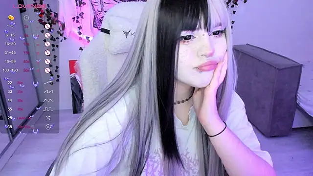 SelenaCute online show from 11/11/25, 04:34