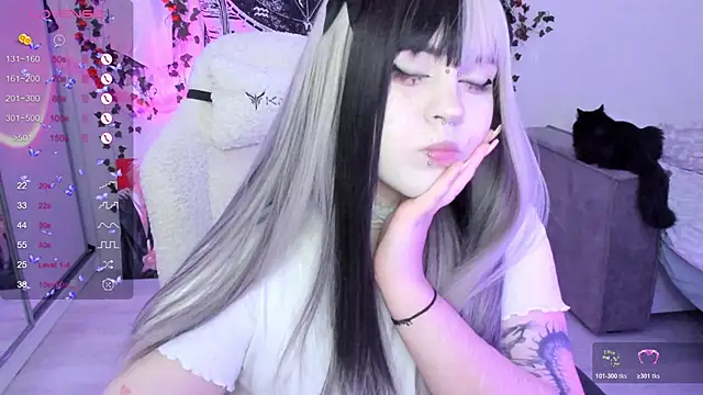 SelenaCute online show from 11/19/25, 12:05