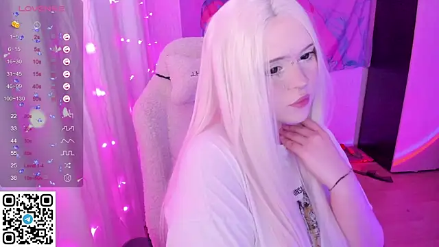 Snapshot of SelenaCute chatting on 05/11/26, 04:04 SelenaCute online show from 05/11/26, 04:04