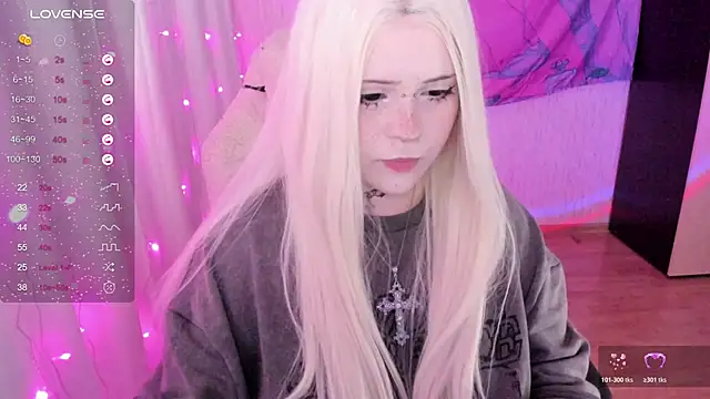 Snapshot of SelenaCute chatting on 06/19/26, 04:39 SelenaCute online show from 06/19/26, 04:39