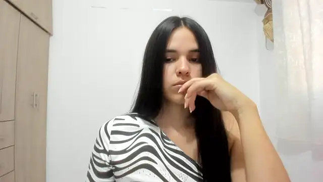 Snapshot of Hana_Zurah chatting on 10/29/25, 10:44 Hana Zurah online show from 10/29/25, 10:44