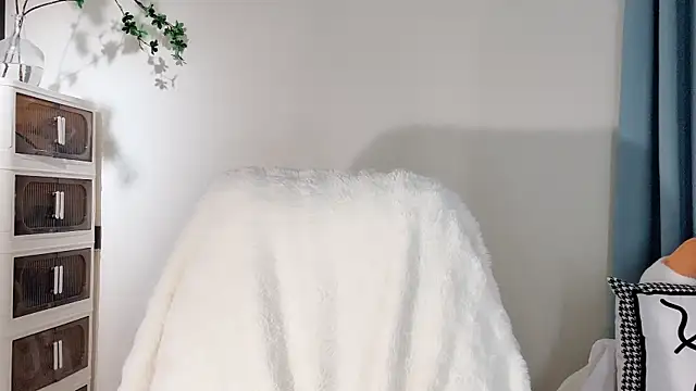 lvy-w online show from 02/04/25, 01:38