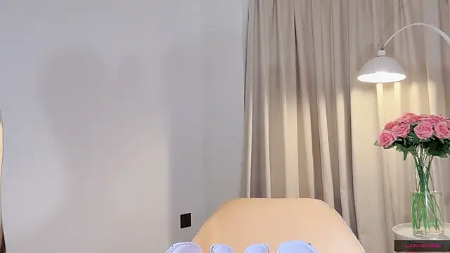 lvy-w online show from 04/12/26, 01:32