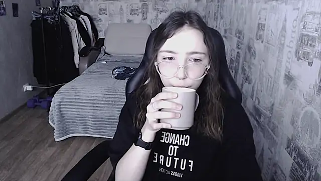 AmeliaKamishiro online show from 12/25/24, 07:46