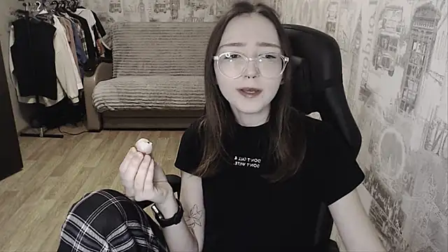 AmeliaKamishiro online show from 01/10/25, 04:30