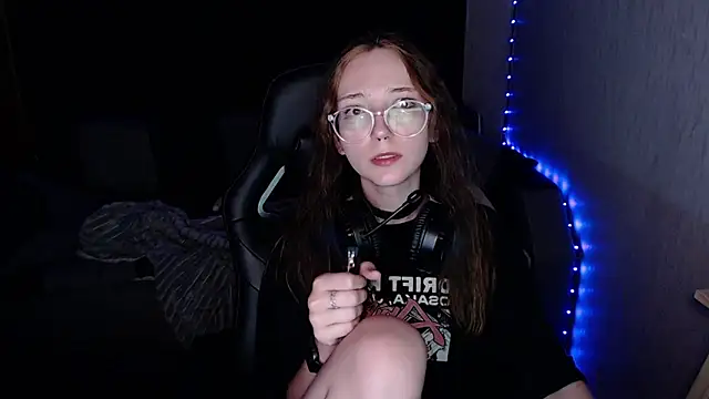 AmeliaKamishiro online show from 10/09/25, 07:45