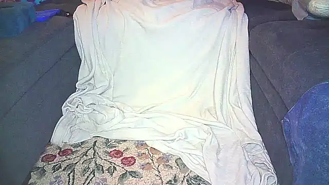 G  u  y online show from 11/30/25, 05:06