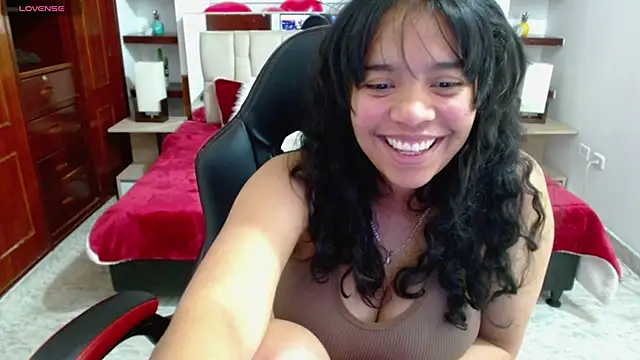 laureentt  online show from 02/12/25, 06:19