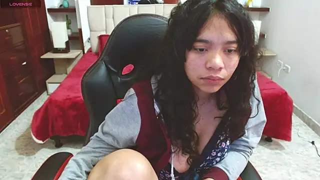 laureentt  online show from 02/21/25, 06:18