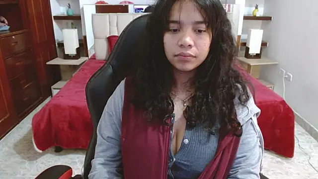 laureentt  online show from 03/07/25, 06:13