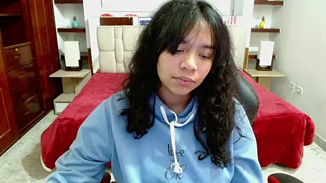 laureentt  online show from 03/12/25, 03:13