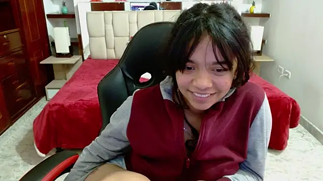 laureentt  online show from 03/12/25, 09:23